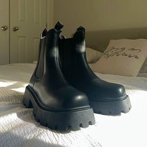 BLACK CHUNKY BOOTS